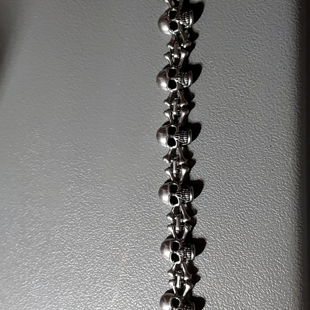 A skull stainless steel bracelet